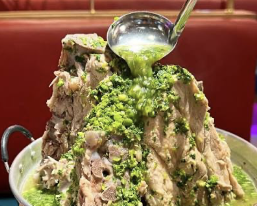 泰豬脊骨堆塔淋湯　一口嘗盡酸辣鹹鮮